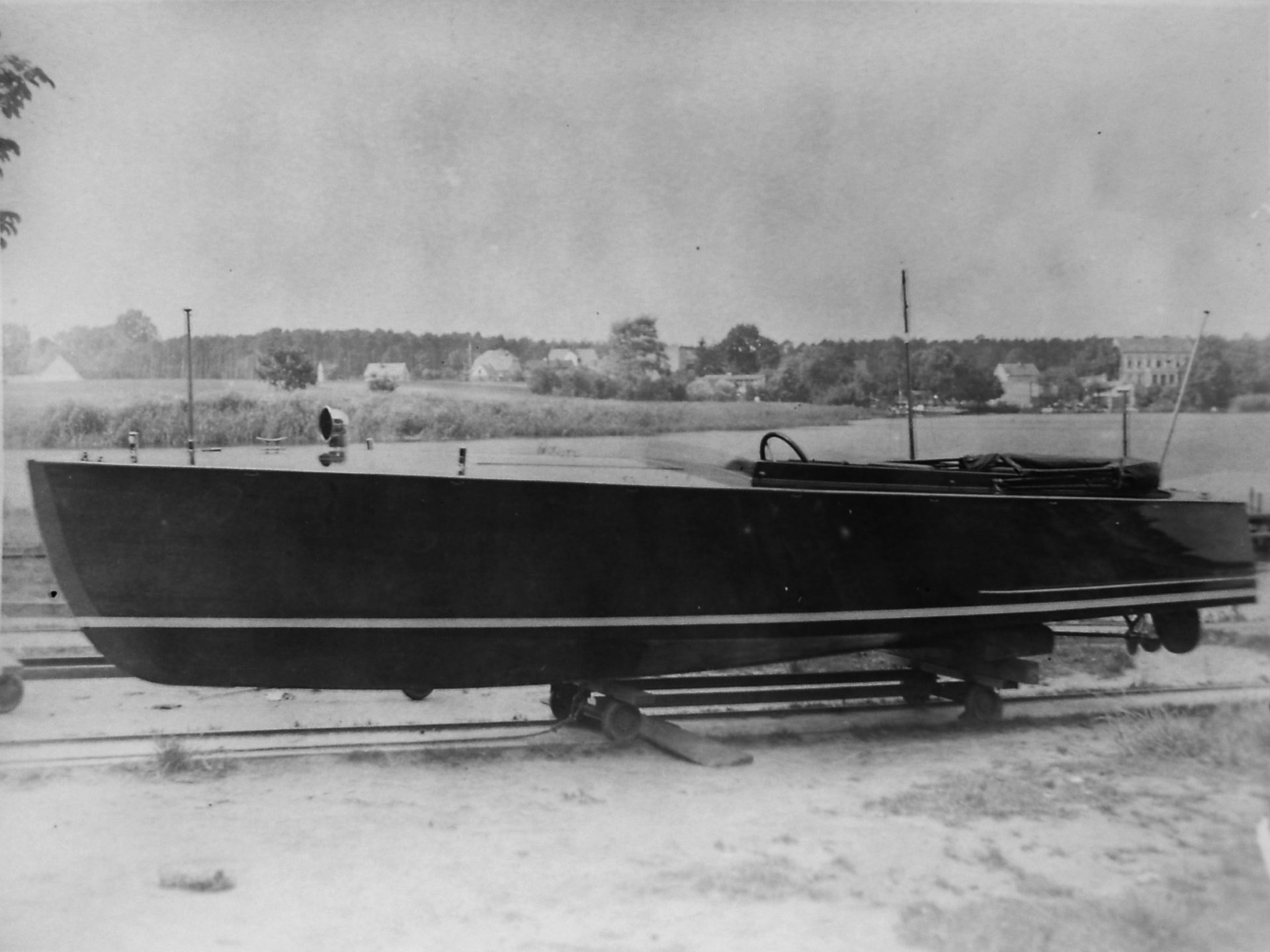 Wellenbinder um 1930 – Im Hintergrund befindet sich das noch unbebaute Favorit-Gelände