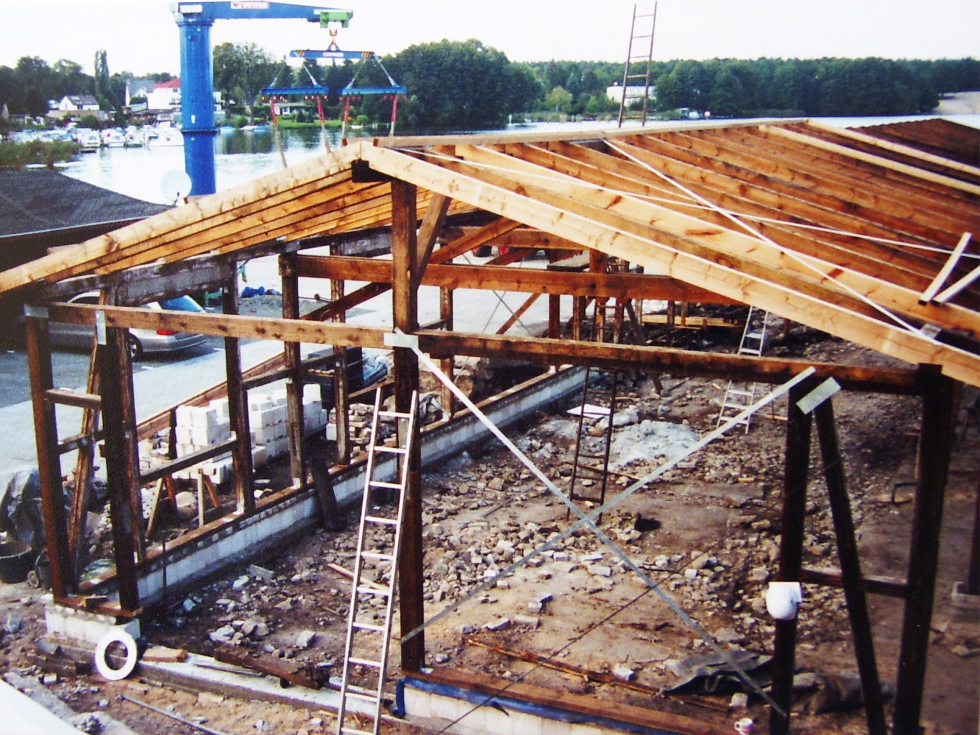 Restaurierung der alten verbliebenen Holzschuppen